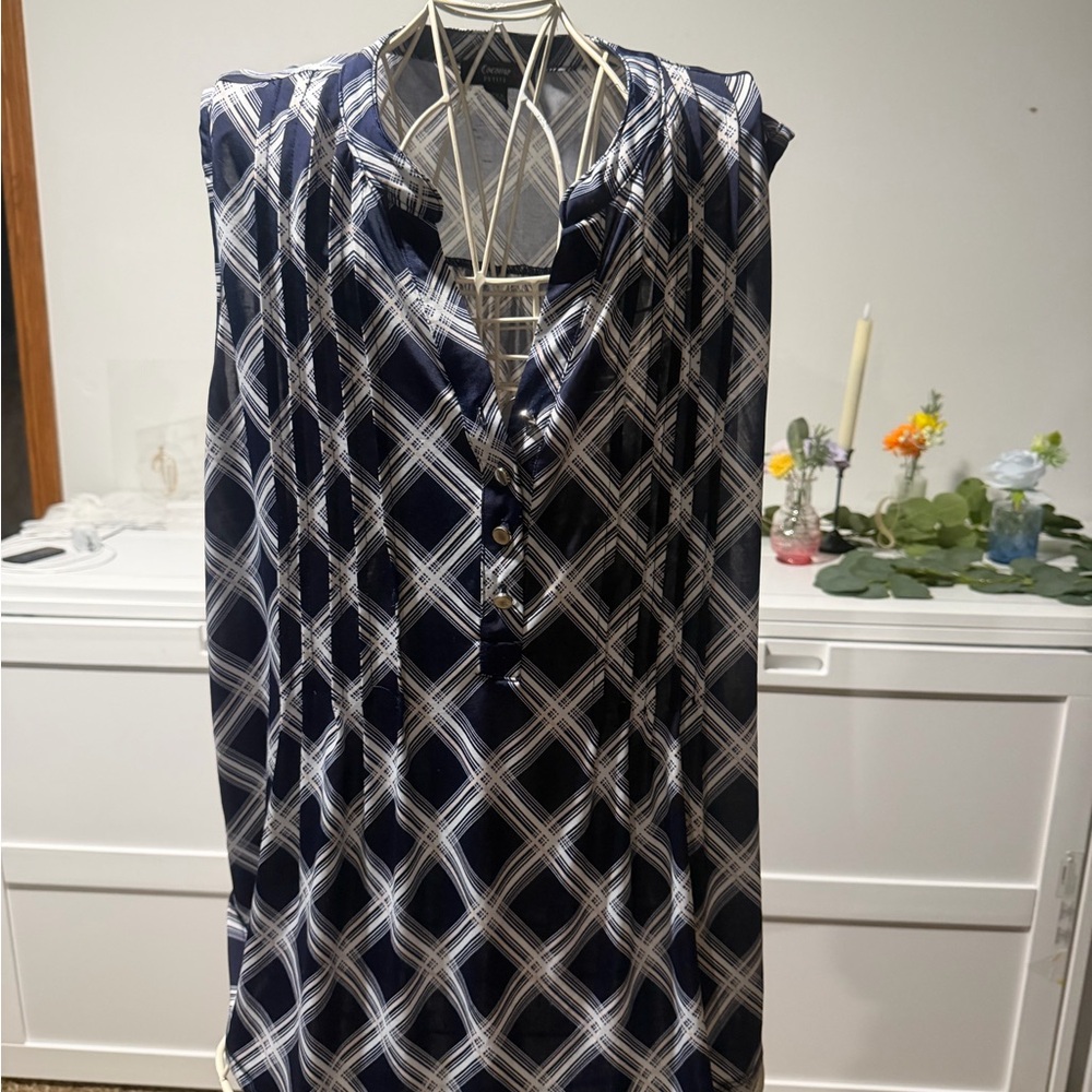 Cocomo Navy & White Diamond-Grid Sleeveless V-Neck Blouse